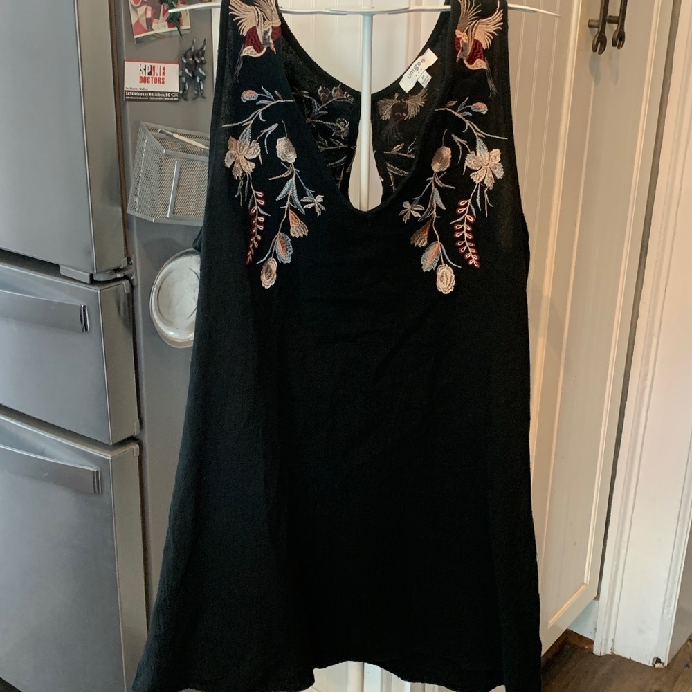 Umgee embroidered keyhole back dress with pockets. Worn‎ 2-3 x